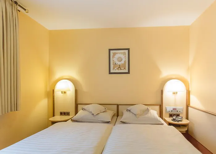 Stadt-gut-hotel Siegboot 3*